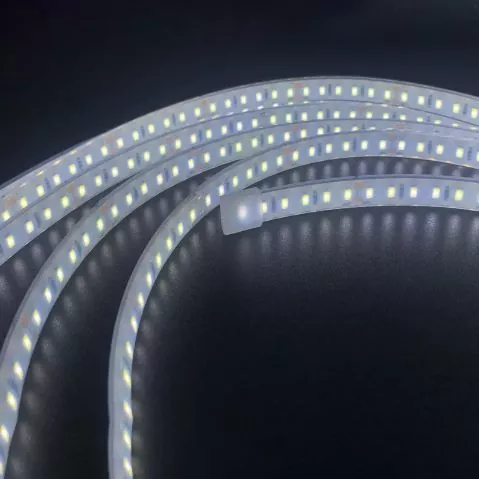 공통 LED 저전압 조명 스트립의 광원의 특성은 무엇입니까?