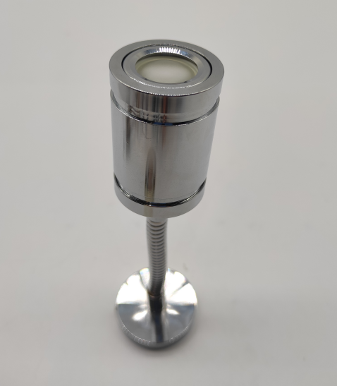 안전한 야간 운전을 위해 자동차 조명이 필수적인 이유는 무엇입니까?